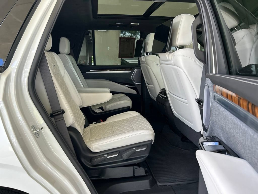 Used 2025 Cadillac Escalade Sport Platinum AWD/4WD image 39