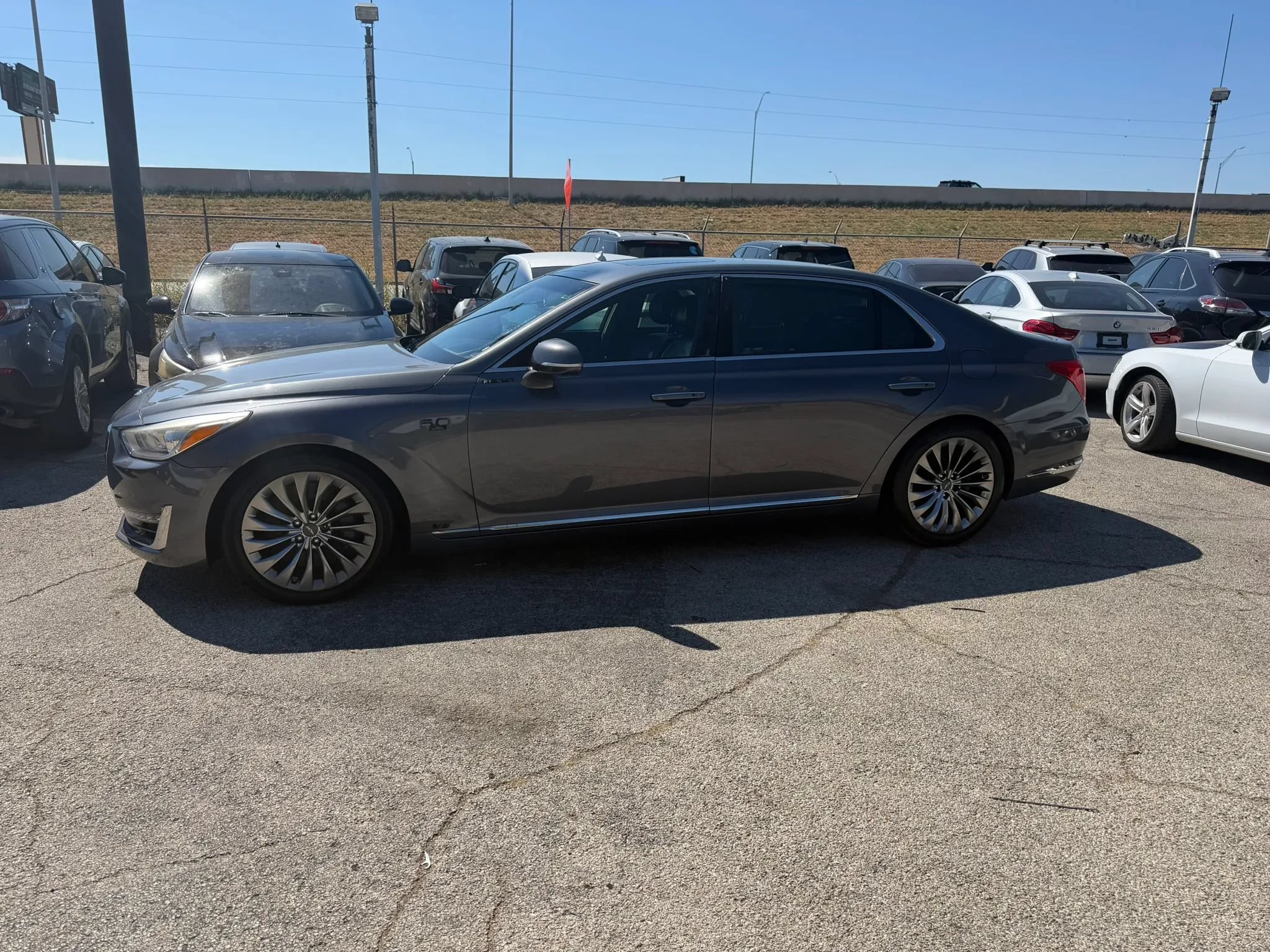 Used 2017 Genesis G90 5.0 Ultimate RWD image 2