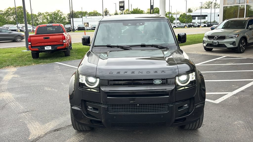 Used 2024 Land Rover Defender 110 X-Dynamic SE AWD/4WD image 5