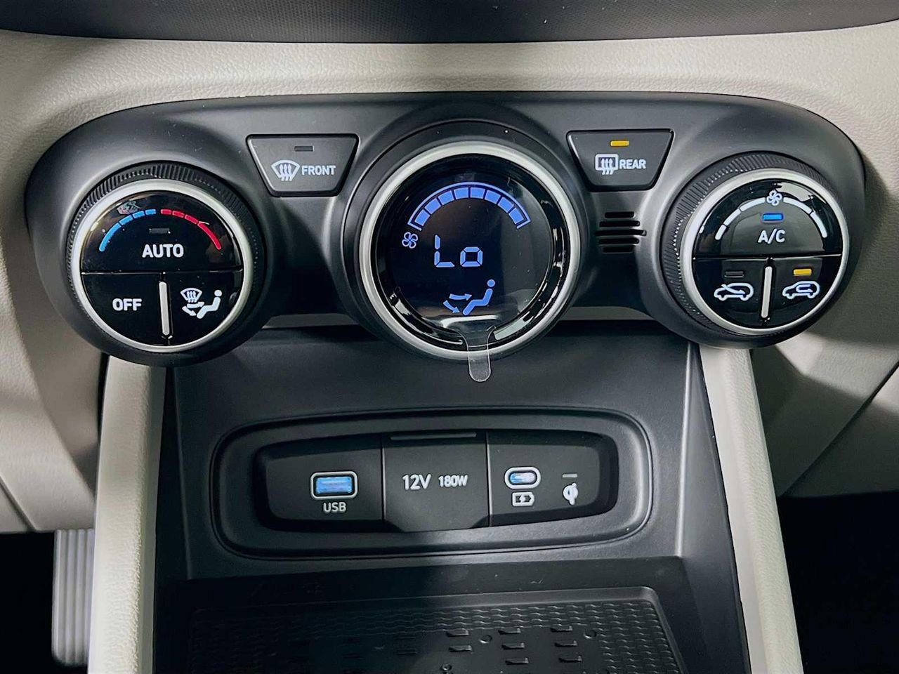 New 2026 Hyundai Venue SEL FWD image 11