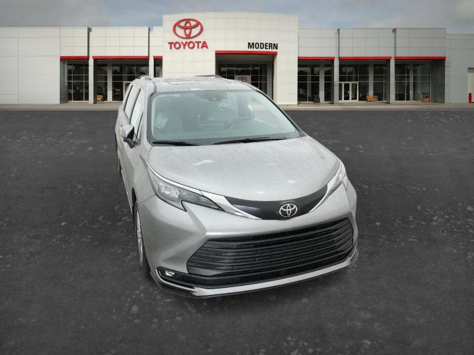 New 2026 Toyota Sienna XLE FWD image 10