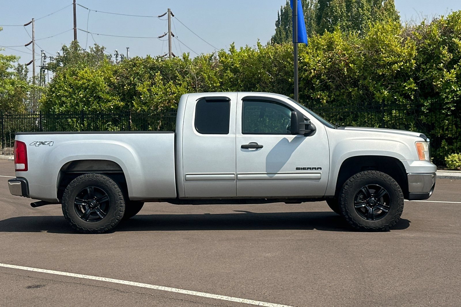 Used 2010 GMC Sierra 1500 SLE AWD/4WD image 3