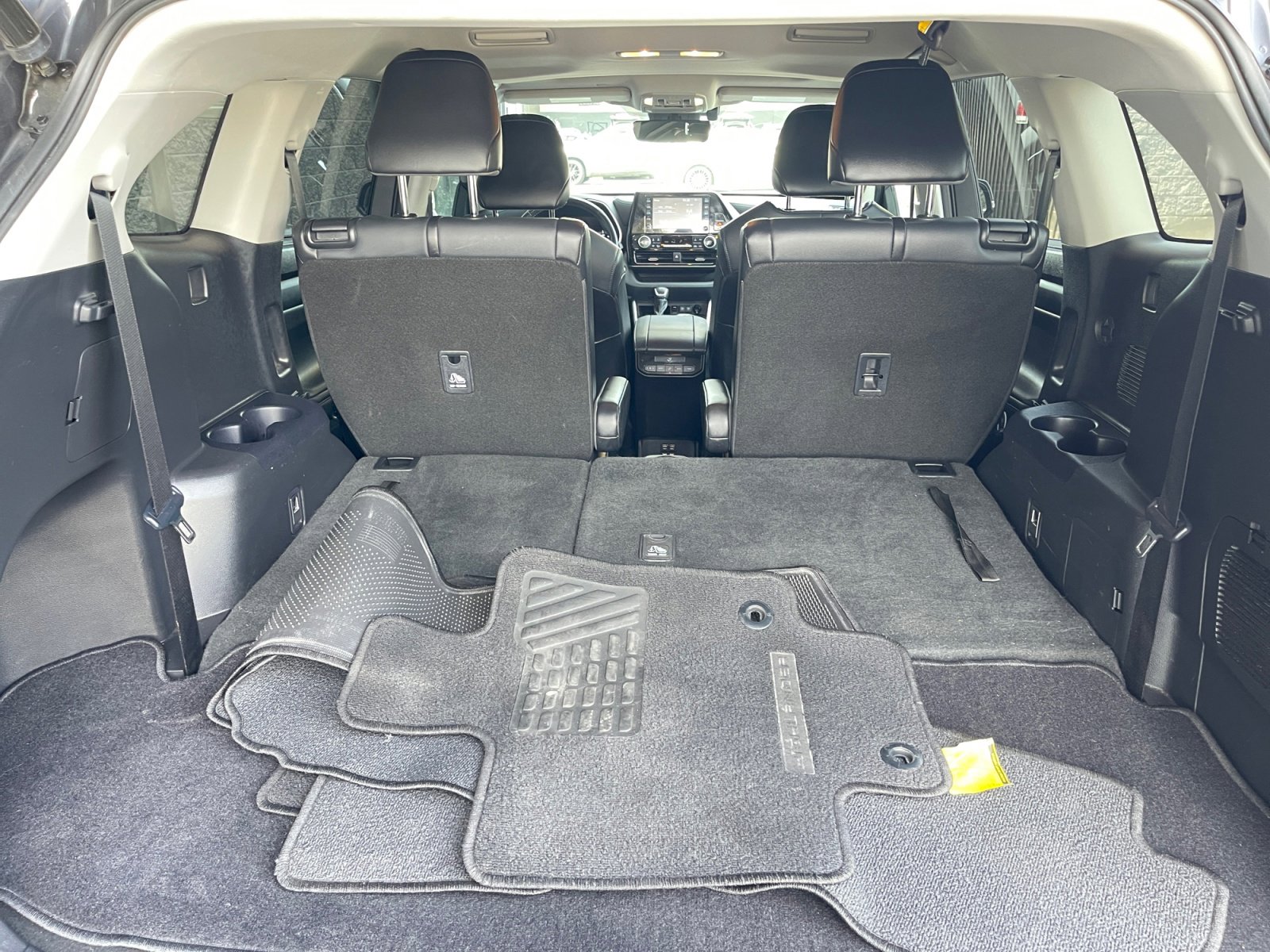 Used 2021 Toyota Highlander XLE image 19