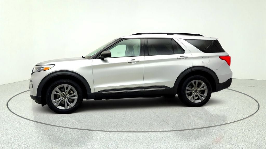 Used 2021 Ford Explorer XLT w/ Equipment Group 202A AWD/4WD image 8