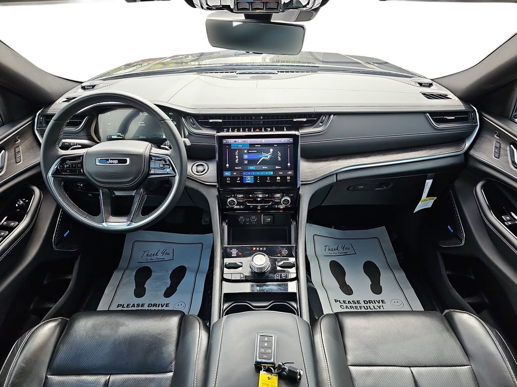 Used 2022 Jeep Grand Cherokee Overland w/ Luxury Tech Group IV image 12