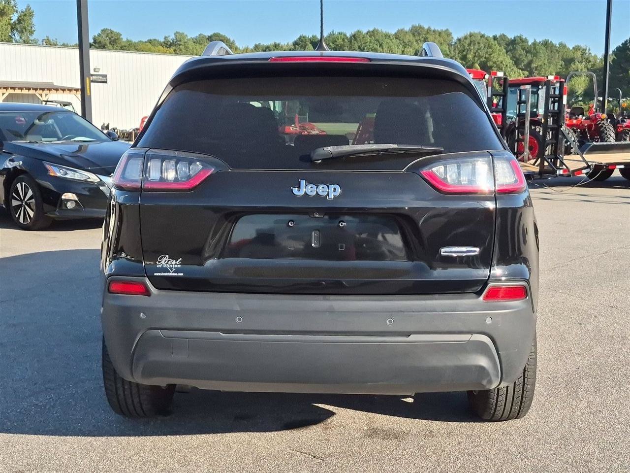 Used 2019 Jeep Cherokee Latitude w/ Popular Appearance Group FWD image 4