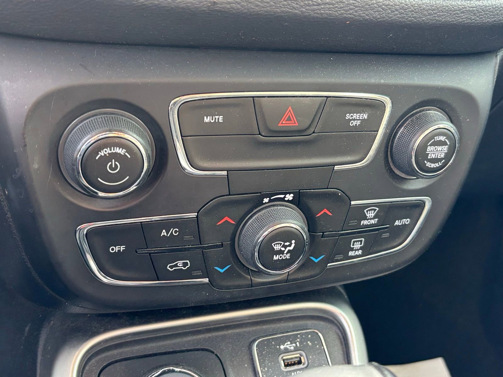 Used 2020 Jeep Compass Latitude image 5