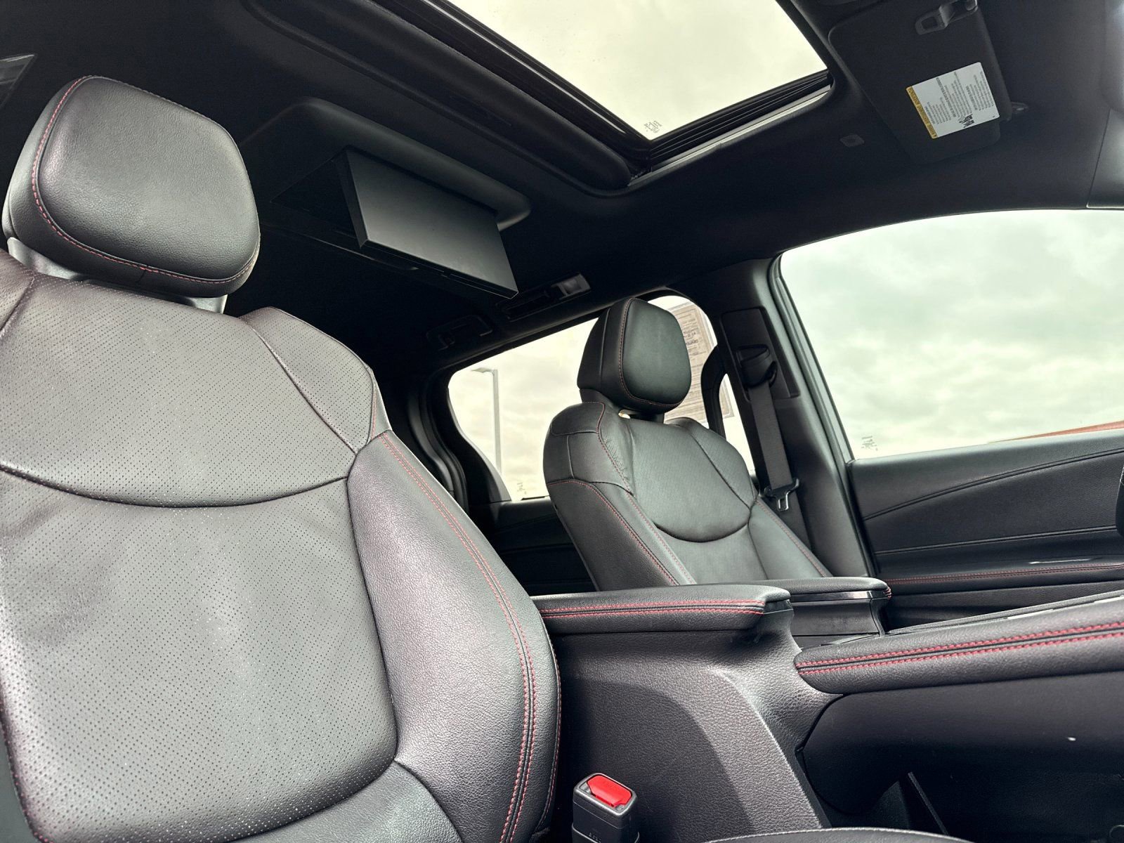 Used 2025 Toyota Sienna XSE w/ XSE Premium Package image 19