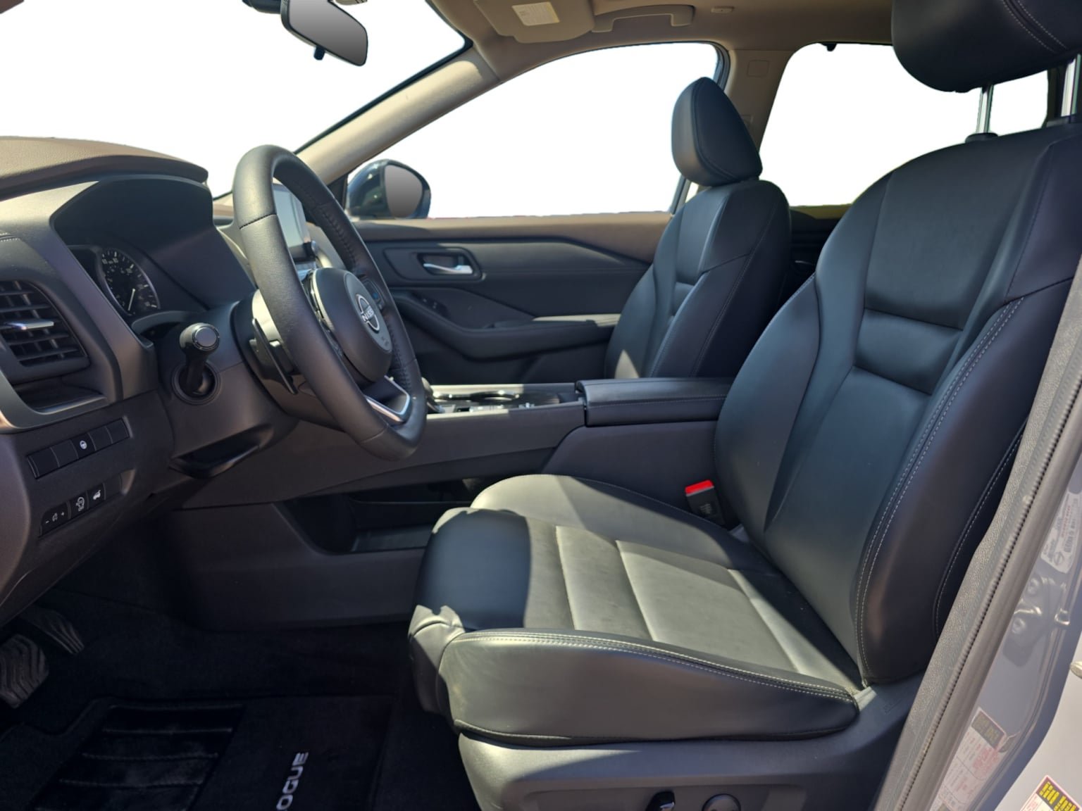 Used 2023 Nissan Rogue SV w/ SV Premium B Package FWD image 10