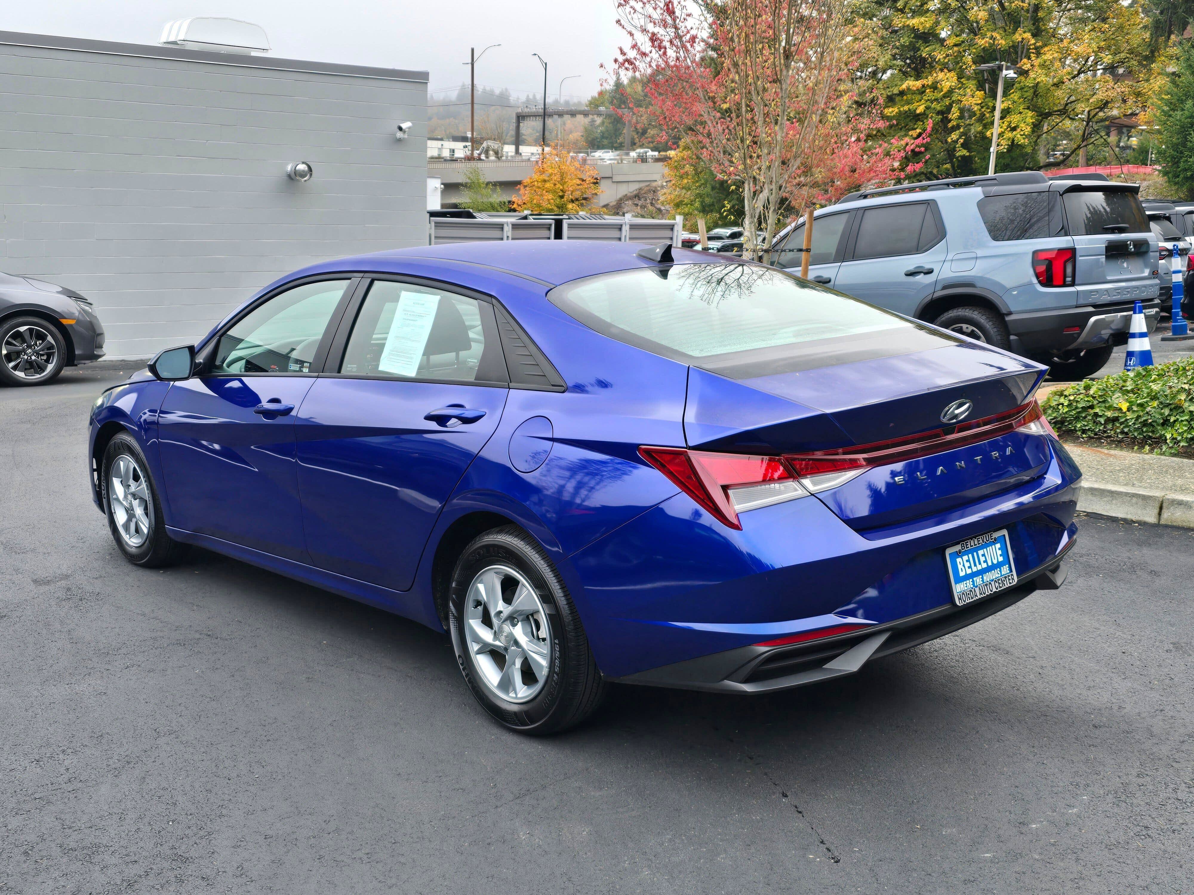 Used 2022 Hyundai Elantra SE FWD image 5