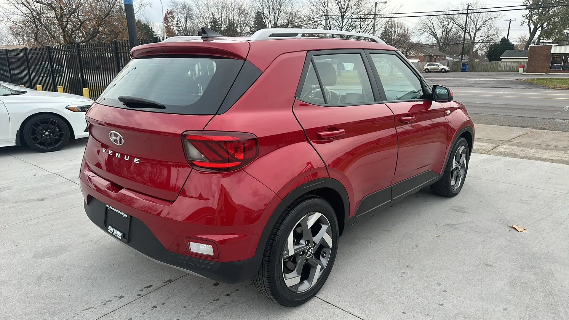 Used 2022 Hyundai Venue SEL image 5