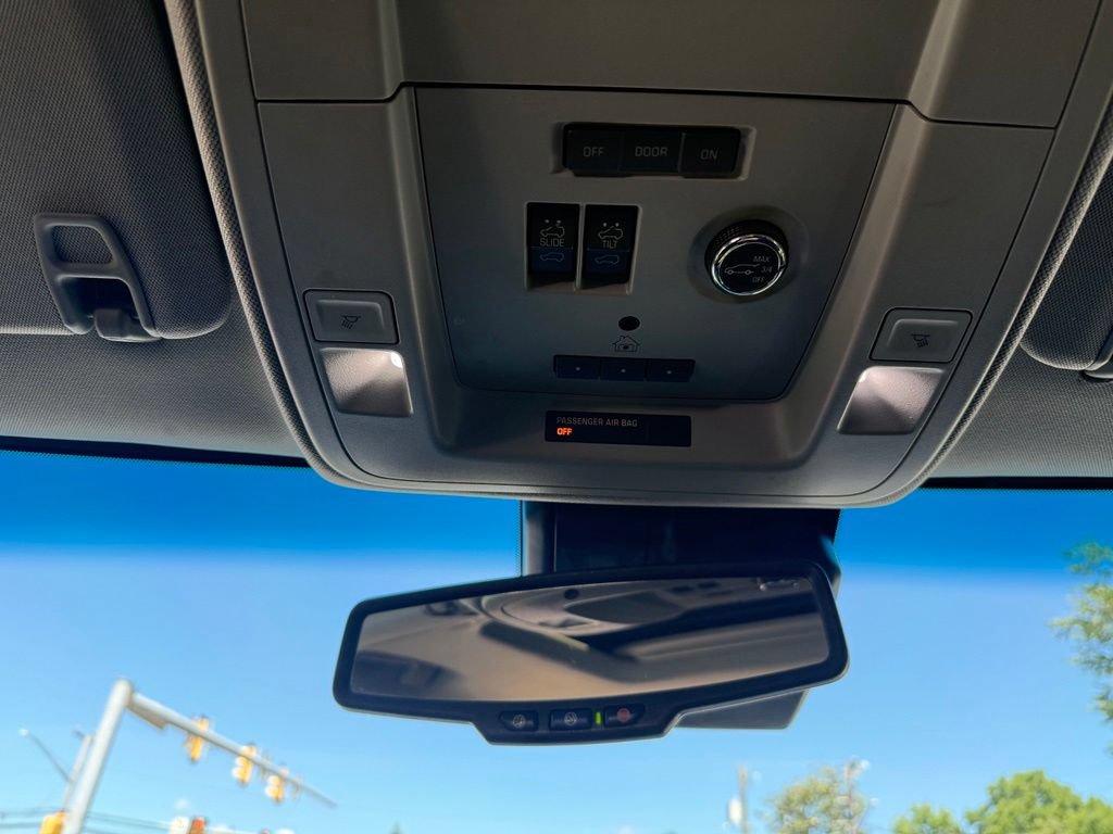 Used 2018 Chevrolet Suburban Premier w/ RST Edition AWD/4WD image 23