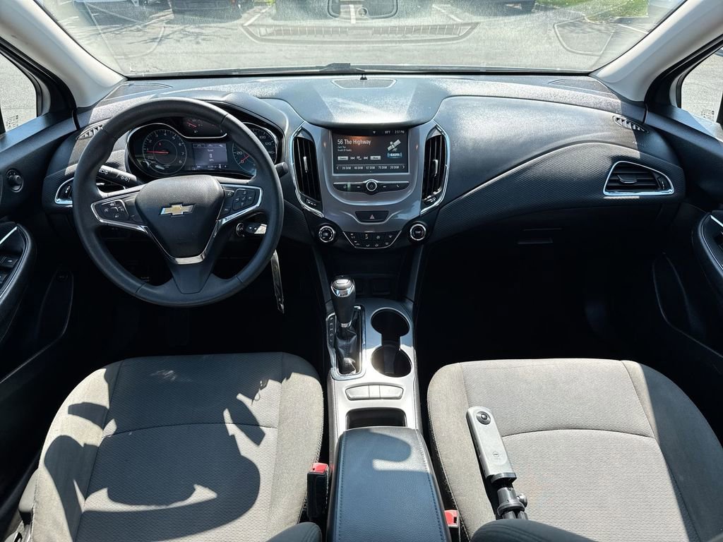 Used 2018 Chevrolet Cruze LT FWD image 10