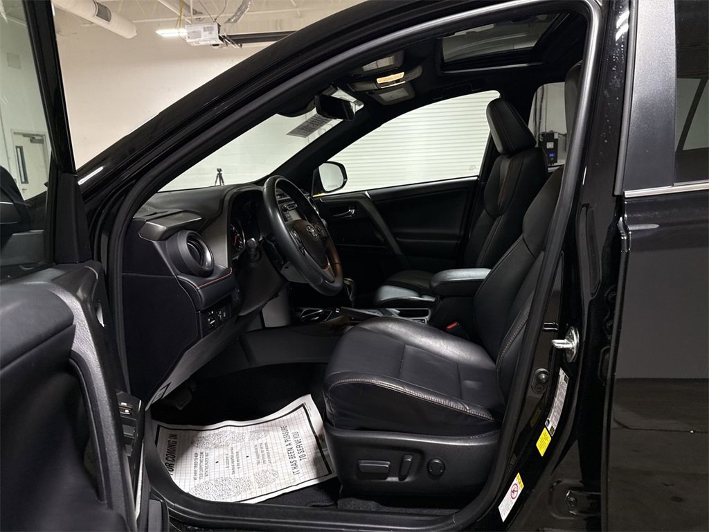 Used 2018 Toyota RAV4 SE w/ Power Extra Value Package image 19