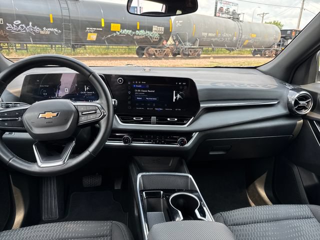 Used 2025 Chevrolet Equinox LT AWD/4WD image 13