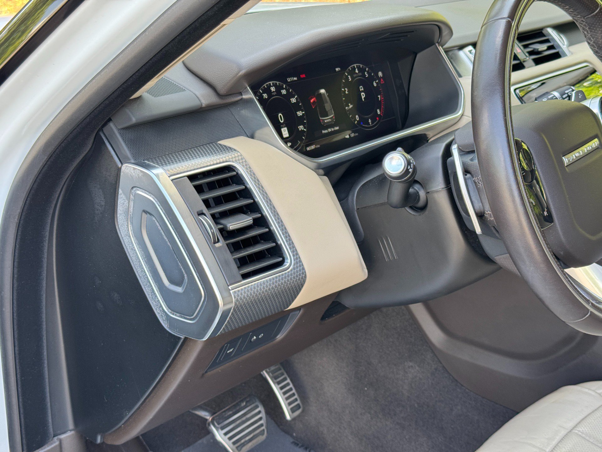 Used 2019 Land Rover Range Rover Sport Supercharged AWD/4WD image 34