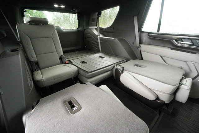 Used 2025 GMC Yukon Elevation AWD/4WD image 24