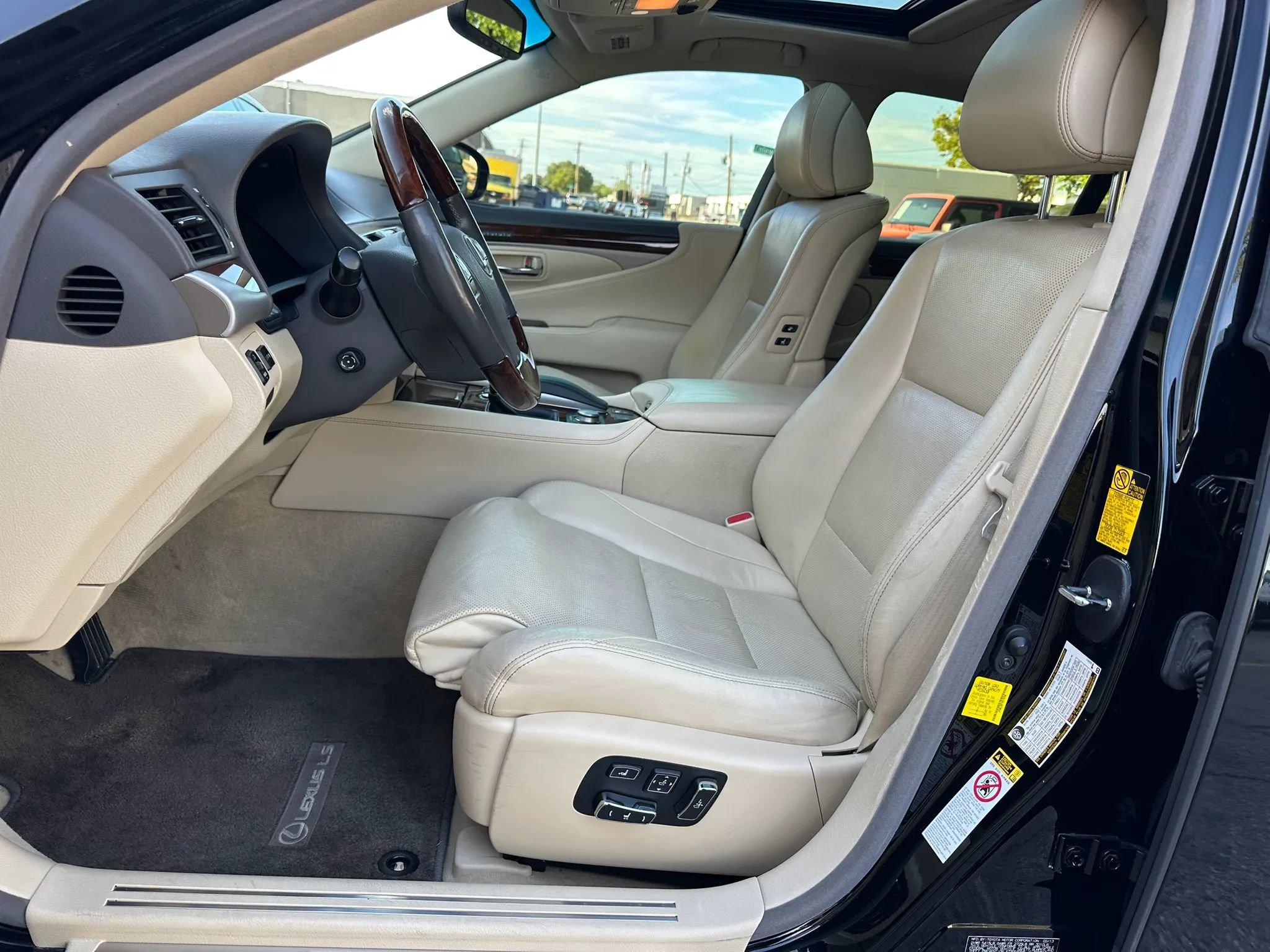Used 2013 Lexus LS 460 w/ Comfort Pkg RWD image 13