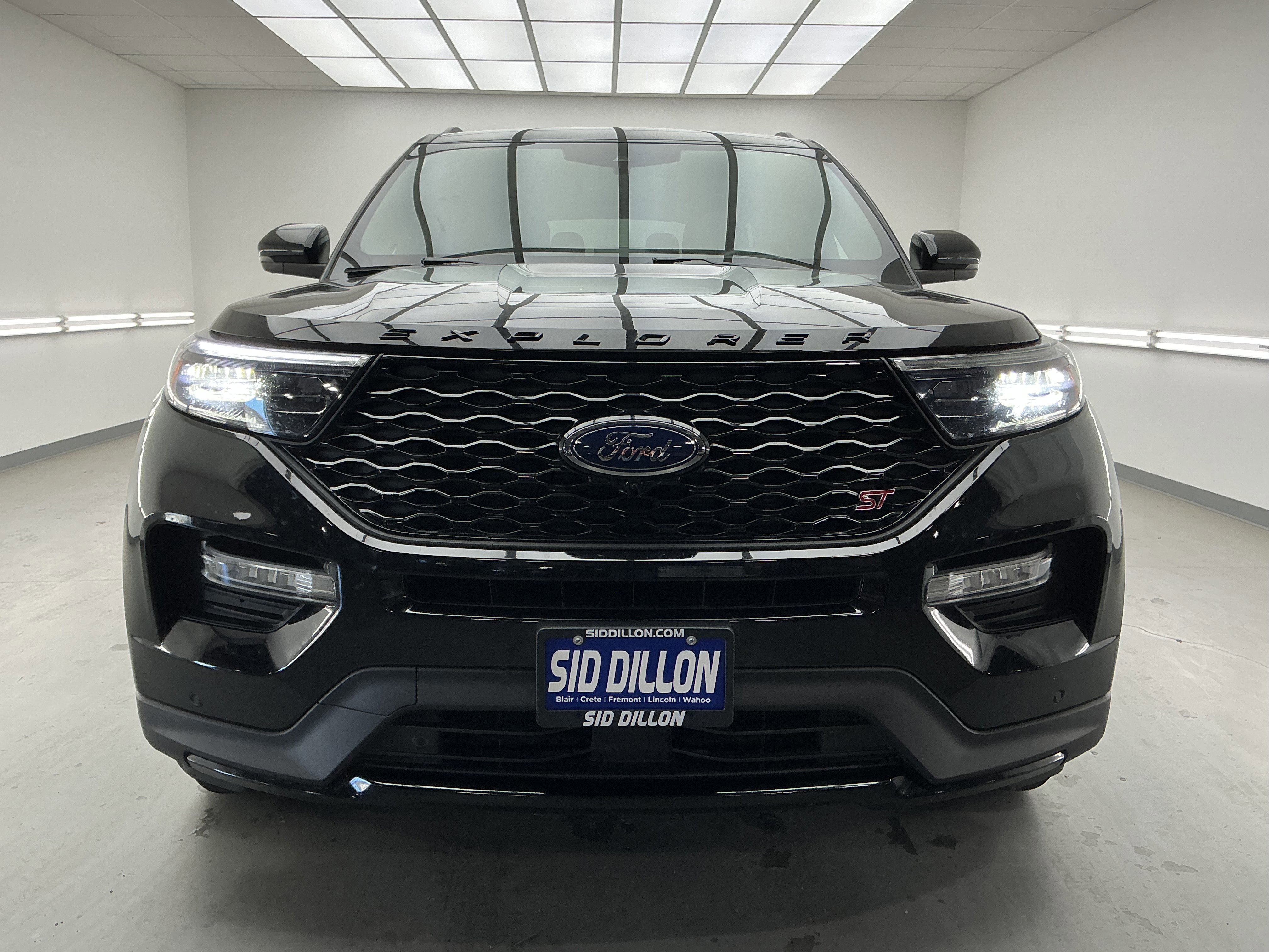 Used 2022 Ford Explorer ST w/ Equipment Group 401A image 2