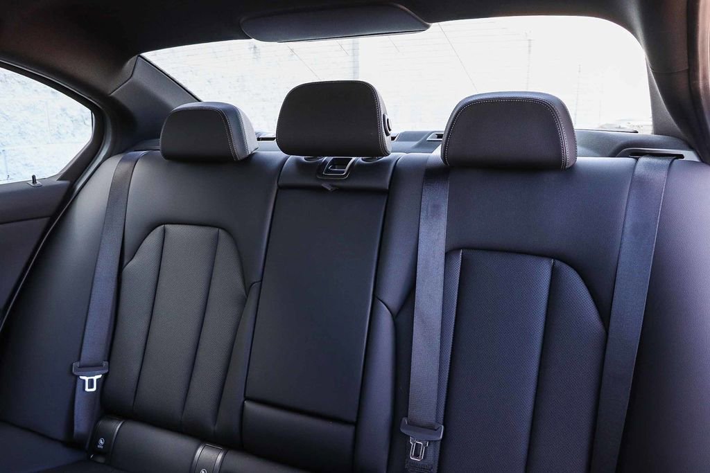 Used 2025 BMW 330i Sedan w/ Premium Package image 19