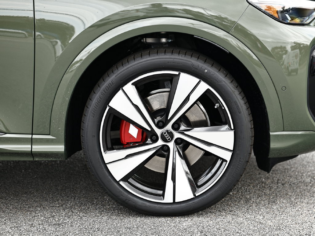 New 2026 Audi SQ5 Prestige AWD/4WD image 4