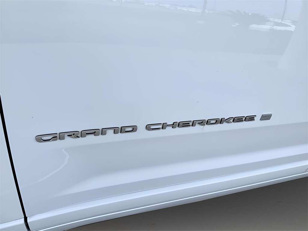 Used 2022 Jeep Grand Cherokee Overland w/ Luxury Tech Group IV image 11