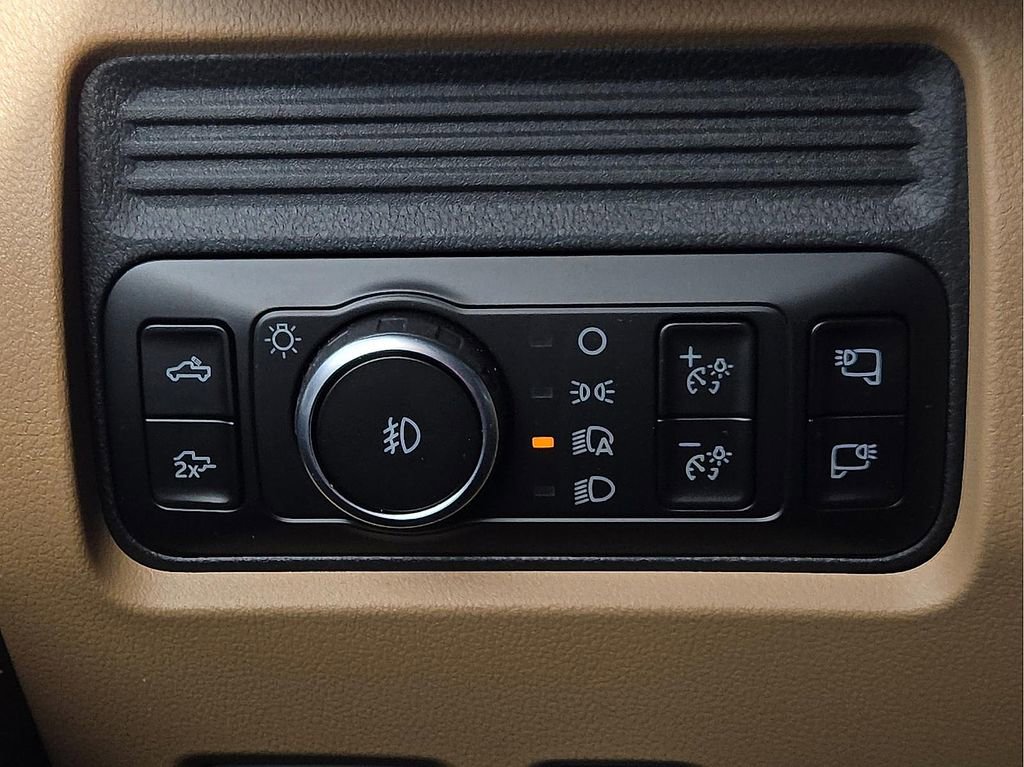 New 2026 Ford F250 Lariat w/ Black Appearance Package image 17