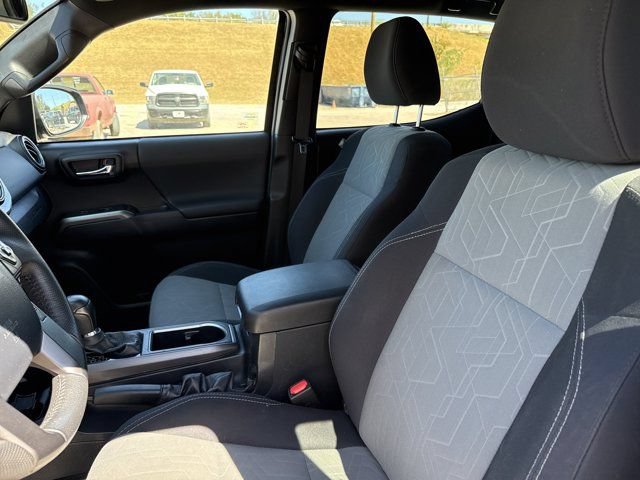 Used 2020 Toyota Tacoma TRD Off-Road w/ Technology Package AWD/4WD image 5