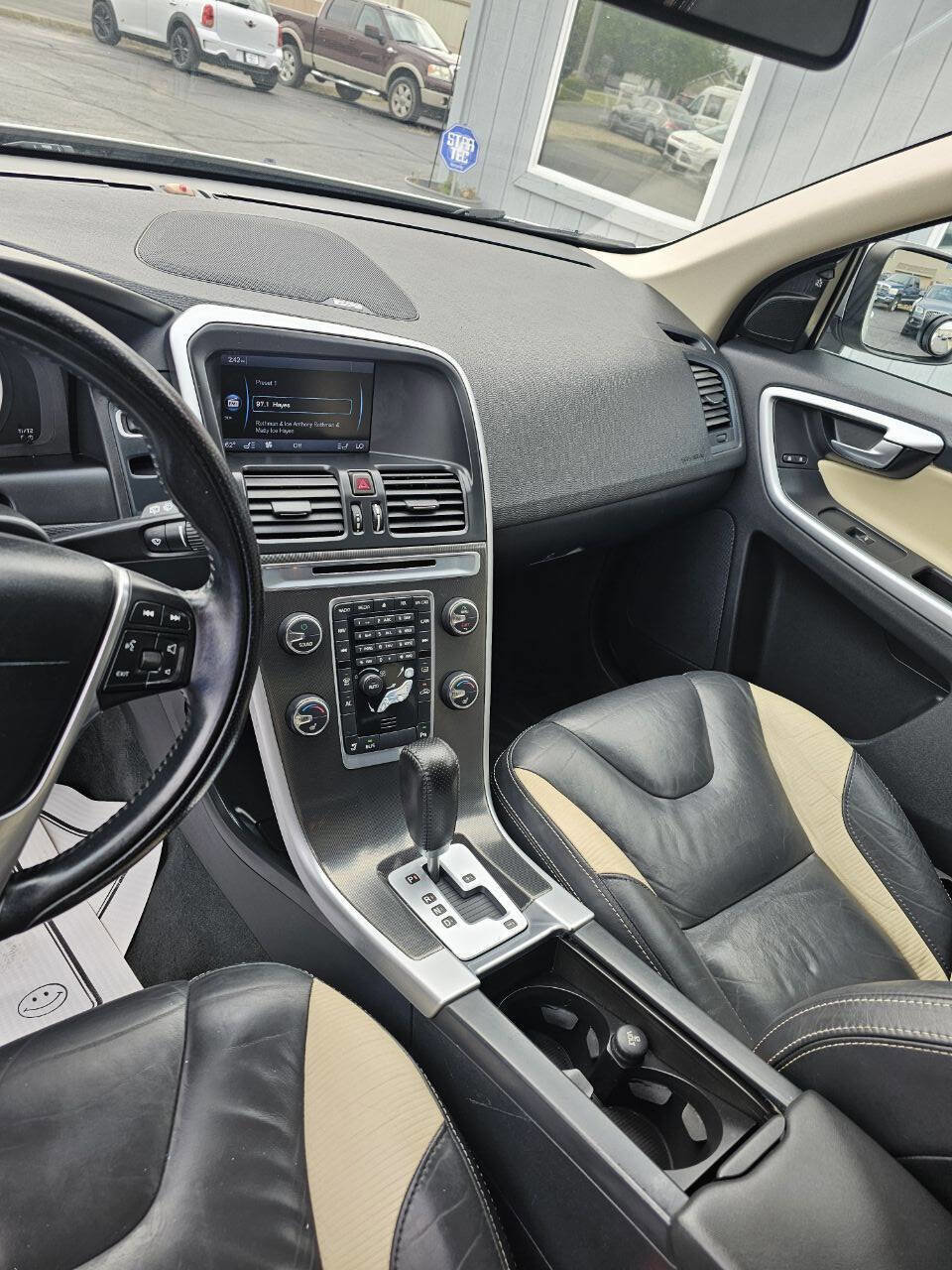 Used 2012 Volvo XC60 T6 R-Design image 14