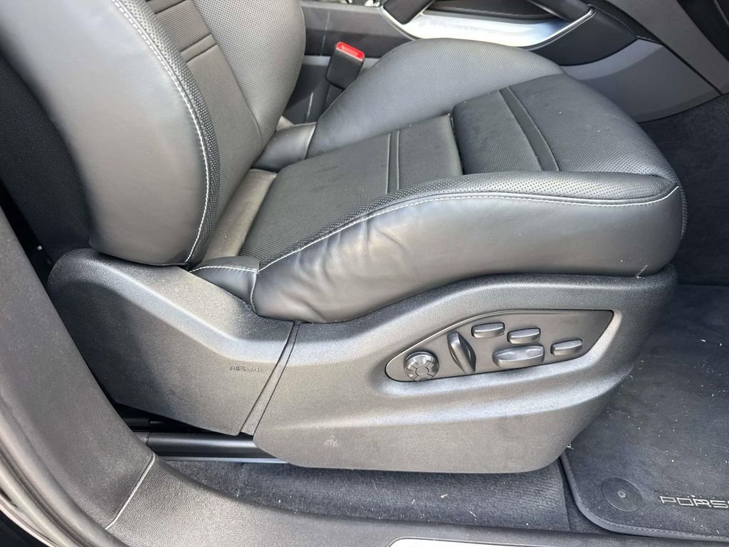 Certified 2023 Porsche Cayenne Turbo image 17