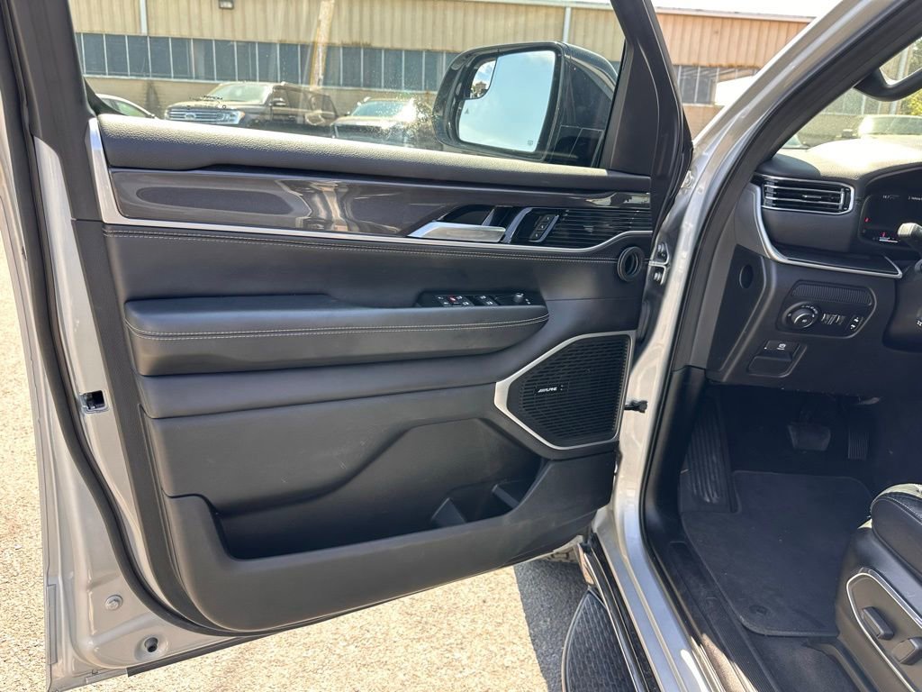 Used 2024 Jeep Wagoneer L 4WD image 16