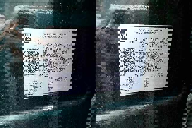 Used 2024 Cadillac XT4 Luxury w/ Cold Weather Package image 33