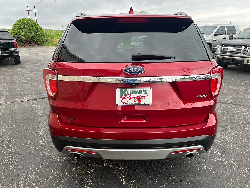 Used 2017 Ford Explorer XLT w/ Equipment Group 202A AWD/4WD image 7
