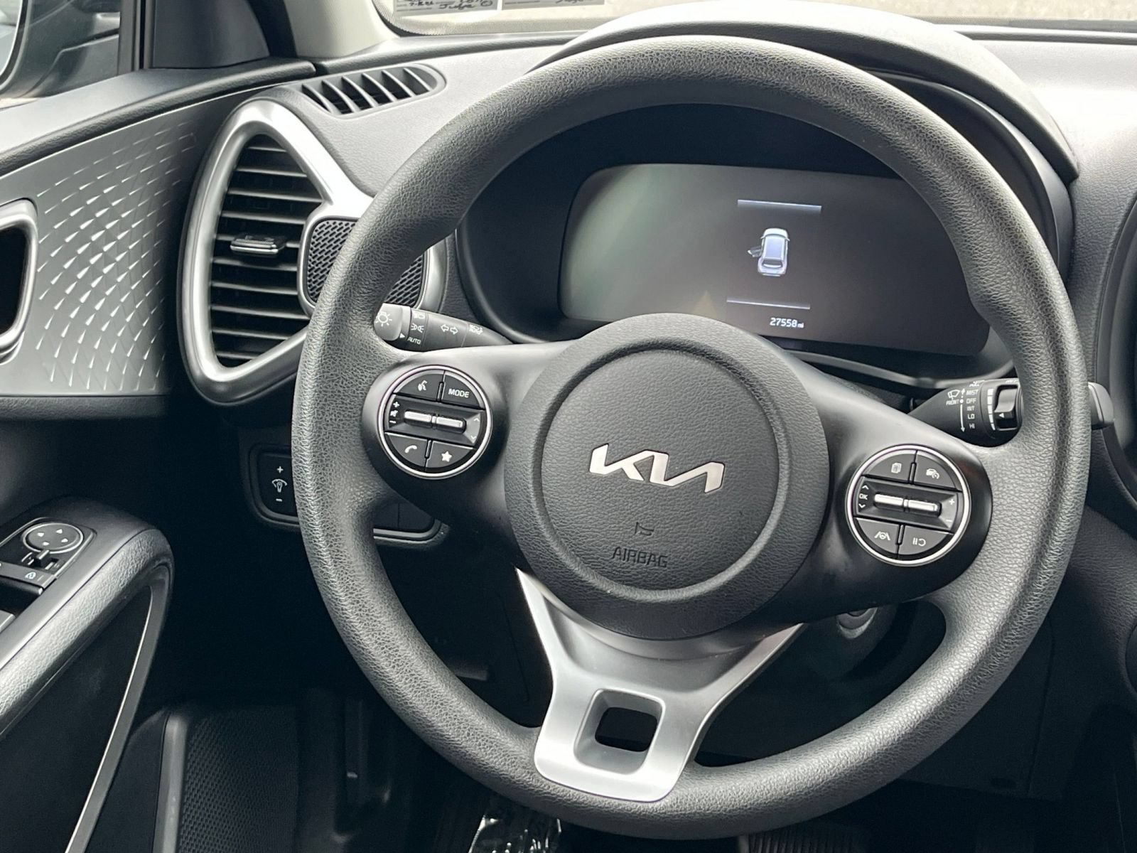 Used 2025 Kia Soul LX w/ LX Technology Package FWD image 25