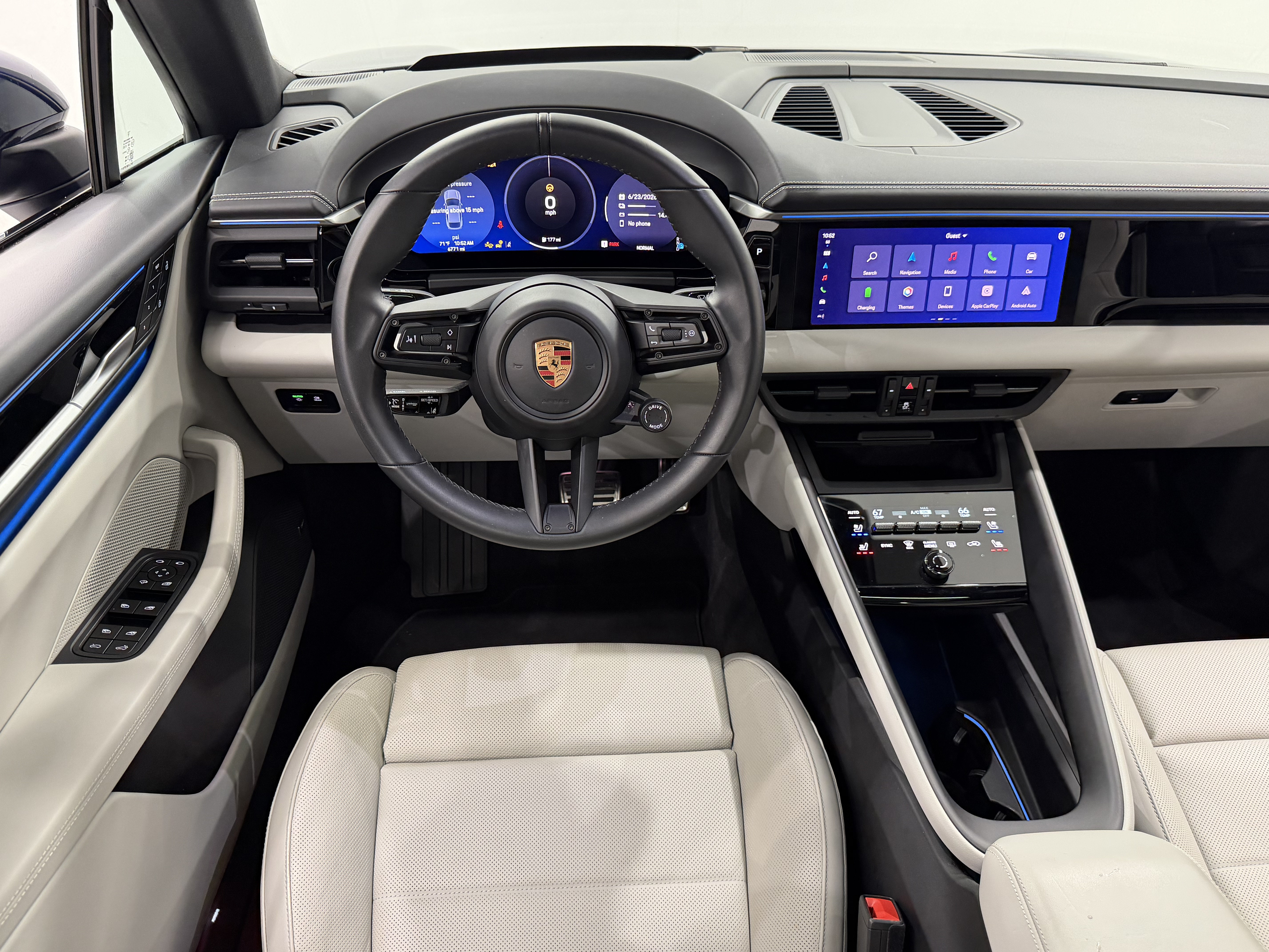 Certified 2025 Porsche Macan 4 Electric AWD/4WD image 22