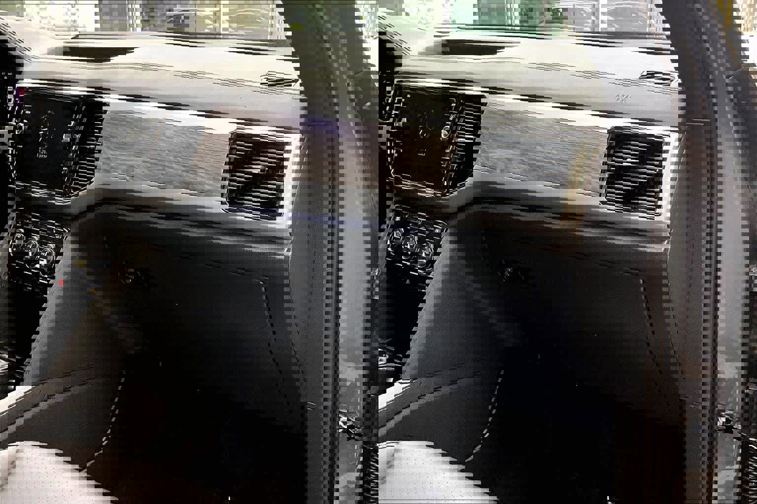 Used 2023 Volkswagen Atlas Cross Sport SE w/ Panoramic Sunroof Package image 18