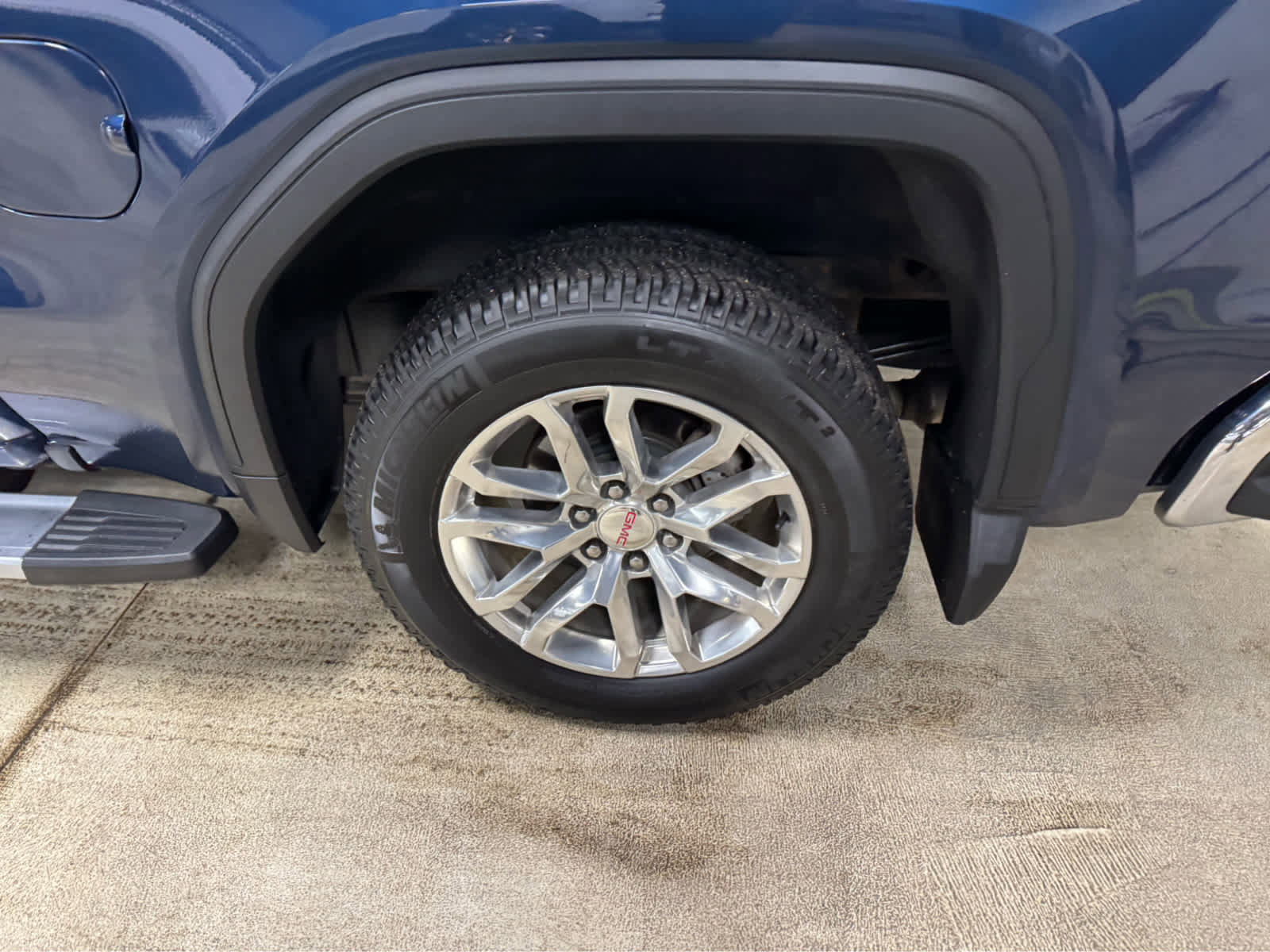 Used 2019 GMC Sierra 1500 SLT w/ SLT Premium Package image 9