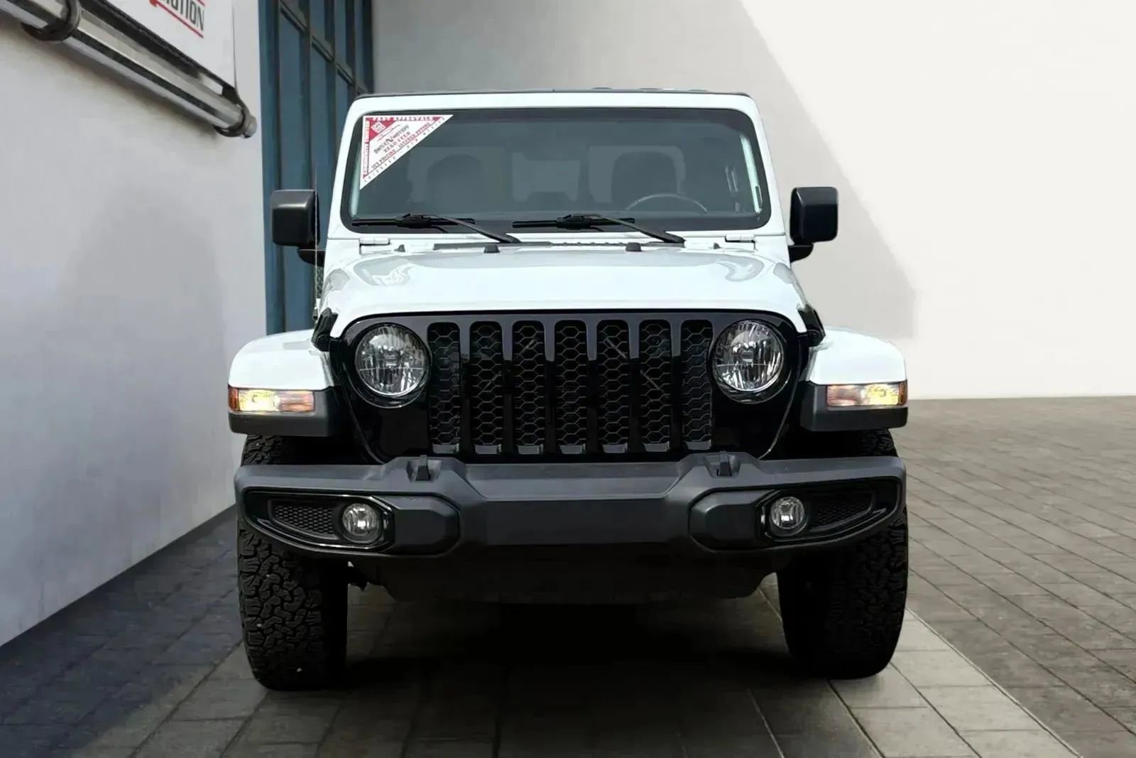 Used 2023 Jeep Gladiator Sport image 10