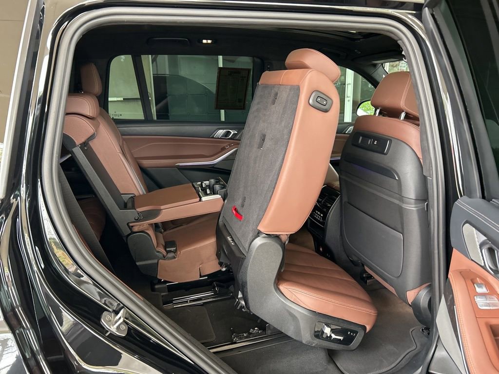Used 2022 BMW X7 M50i w/ Dynamic Handling Package image 38