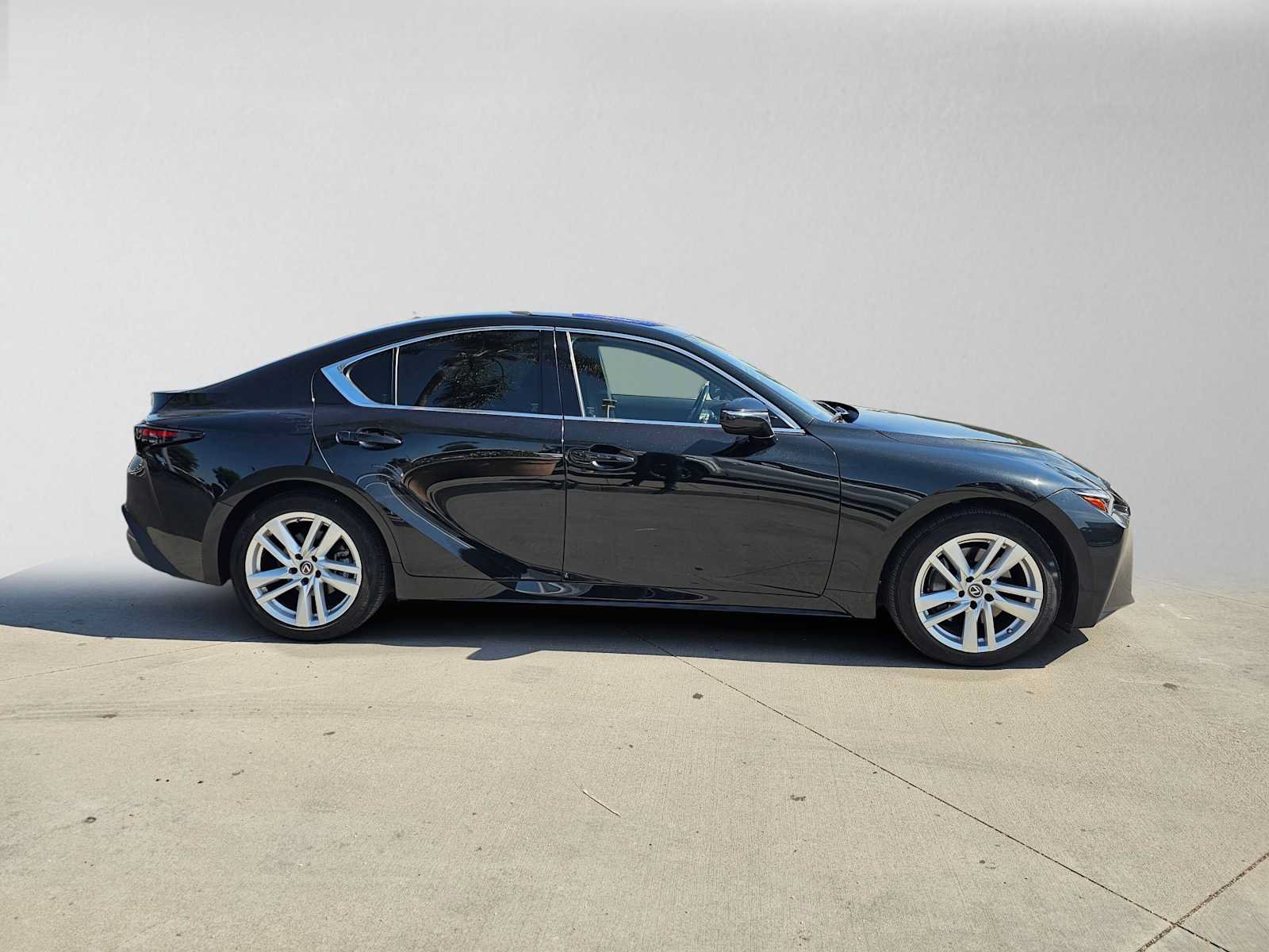 Used 2022 Lexus IS 300 AWD image 2