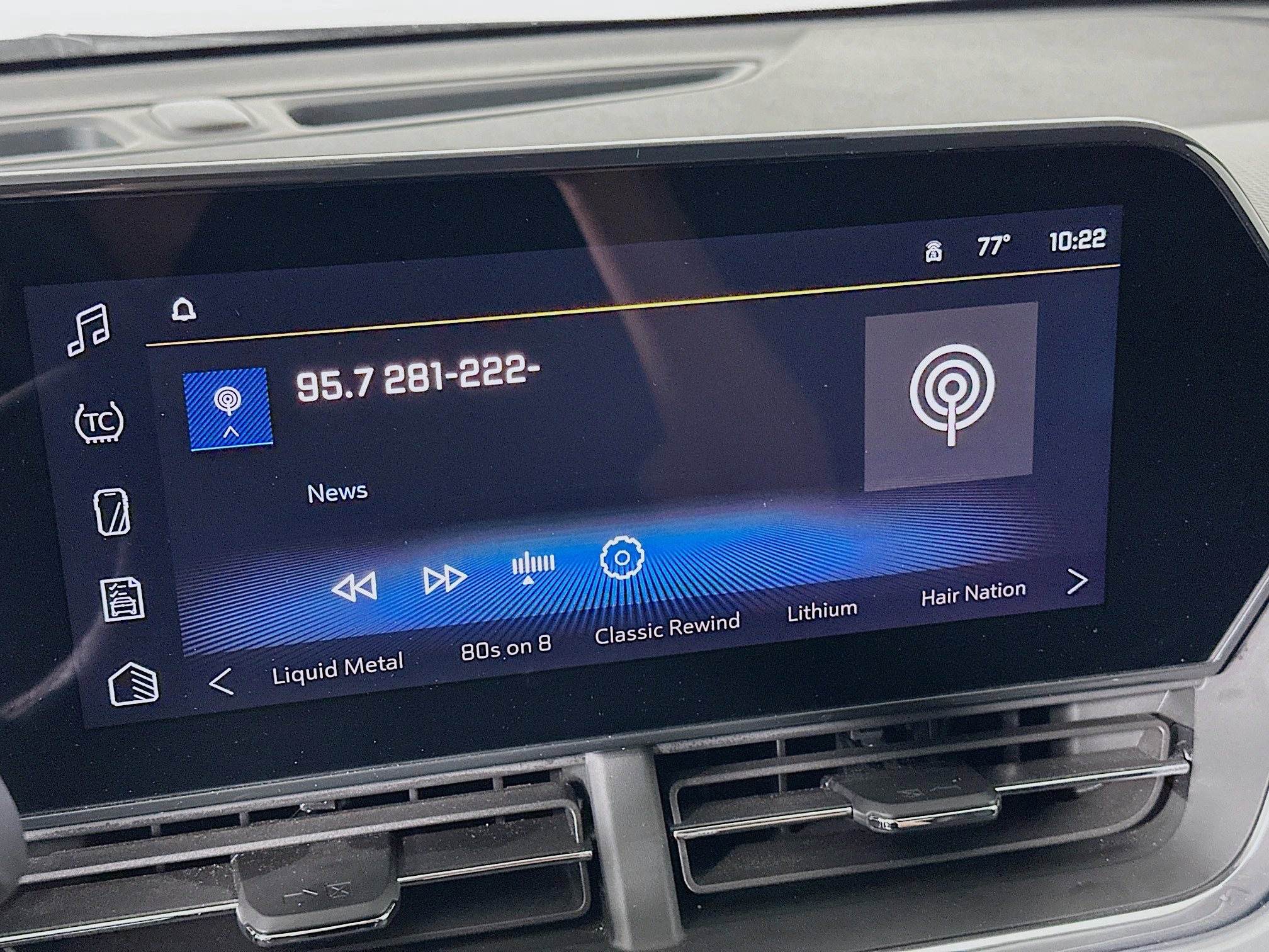 Used 2025 Chevrolet Trax LT w/ LT Convenience Package image 19