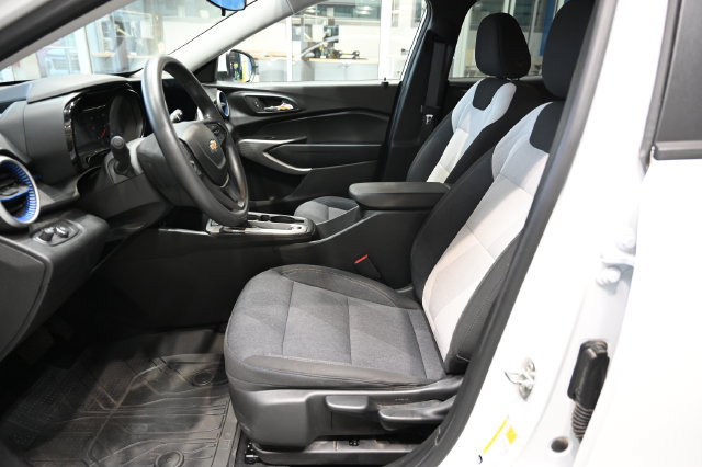 Used 2024 Chevrolet Trax LS w/ LS Convenience Package FWD image 9