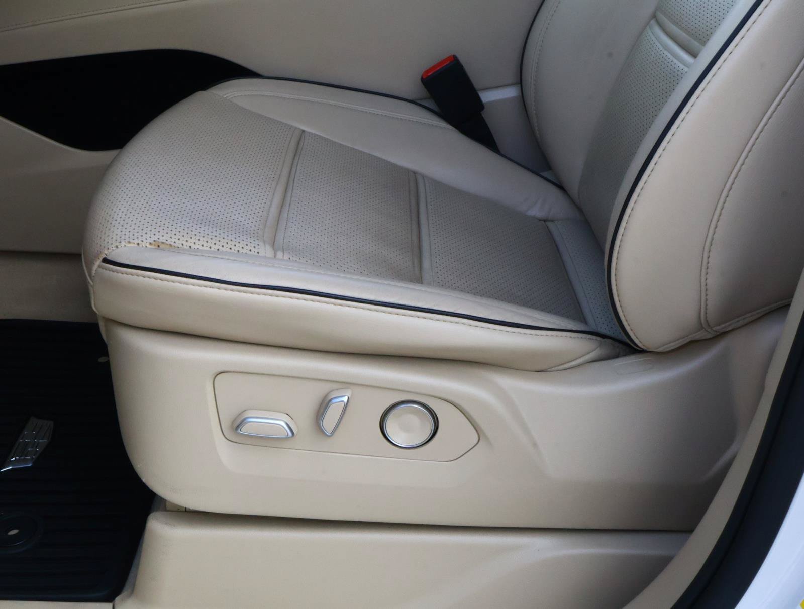 Used 2021 Cadillac Escalade Premium Luxury RWD image 21