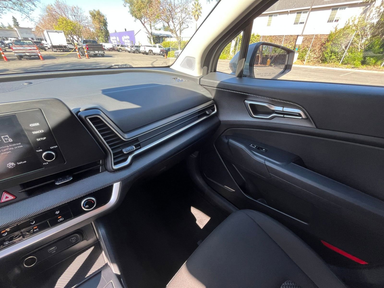 Used 2025 Kia Sportage LX image 34