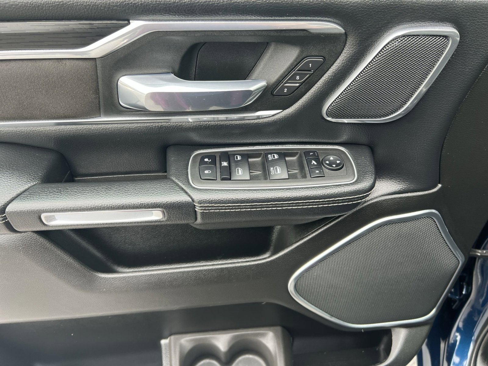 Used 2023 RAM 1500 Laramie AWD/4WD image 15