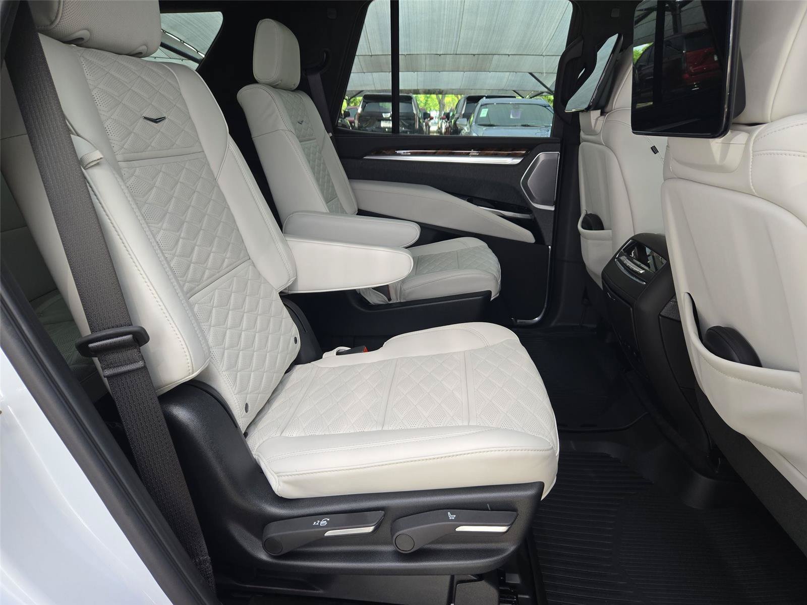 New 2026 Cadillac Escalade Platinum Sport w/ LPO, ONYX Package AWD/4WD image 30