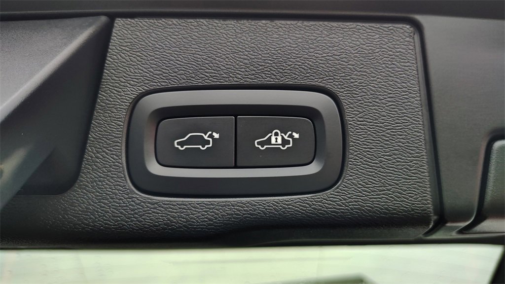 Certified 2023 Volvo XC60 B5 Core w/ Climate Package image 30