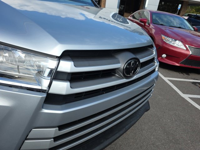 Used 2019 Toyota Highlander XLE AWD/4WD image 31