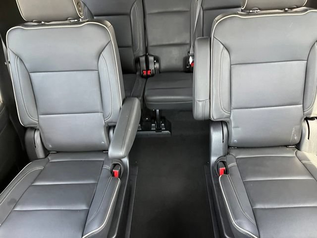 Used 2025 Chevrolet Suburban Premier AWD/4WD image 16