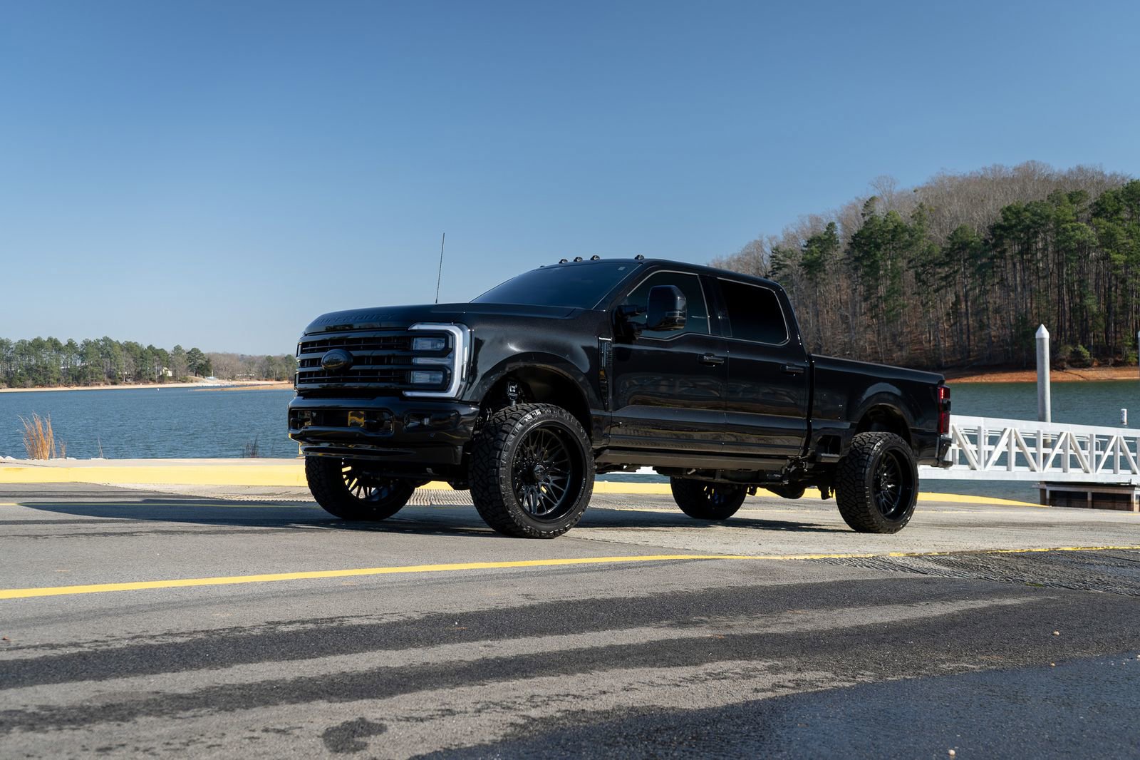 Used 2025 Ford F250 Platinum w/ Platinum Plus Package image 3